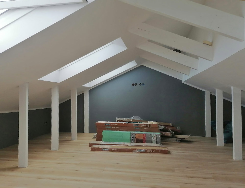 Ein fertiggestellter Dachbodenausbau